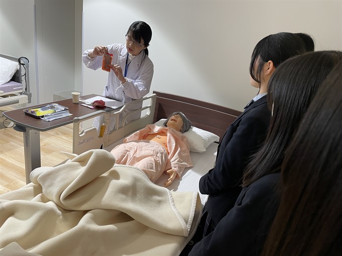 大手前大学の先生による特別講座の様子